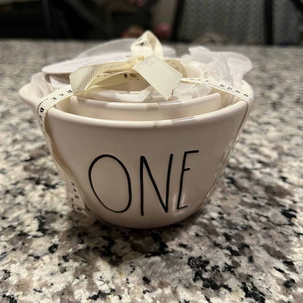 ⭐️ New! Rae Dunn White measuring cups with words